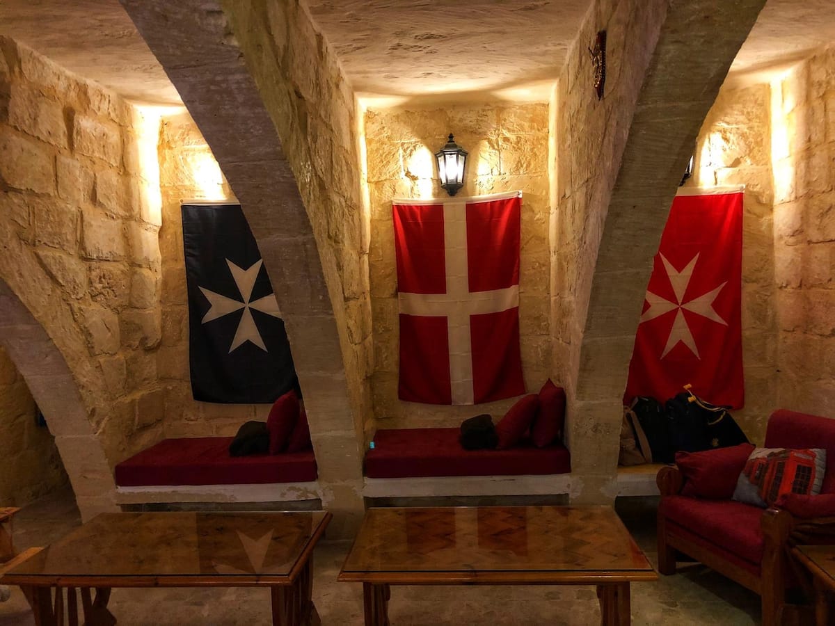 A quiet reading corner at Molendini Farmhouse